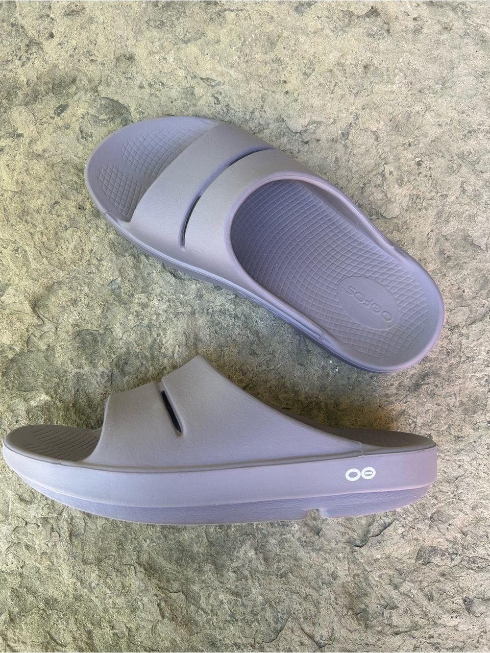 OOFOS OOahh Slide-Women’s size 9